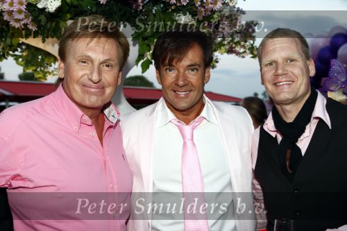 Amsterdam 27 april 2009
Feestje van Gerard Joling voor zijn 49e verjaardag bij cafe het Kalfje. Henny Huisman met zijn schoonzoon Frank La croix