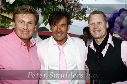 Amsterdam 27 april 2009
Feestje van Gerard Joling voor zijn 49e verjaardag bij cafe het Kalfje. Henny Huisman met zijn schoonzoon Frank La croix