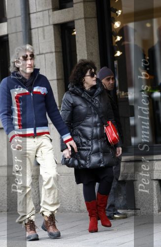 Amsterdam 13 maart 2009
Henriette Tol aan het winkelen met haar man.
Peter Smulders bv