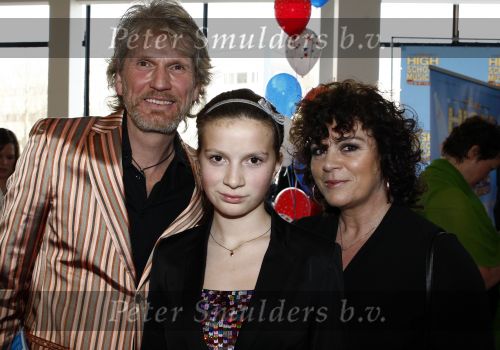 Tilburg 25 januari 2009
Premiere High school musical in schouwburg Tilburg. Henriette Tol met man en dochter
Peter Smulders bv