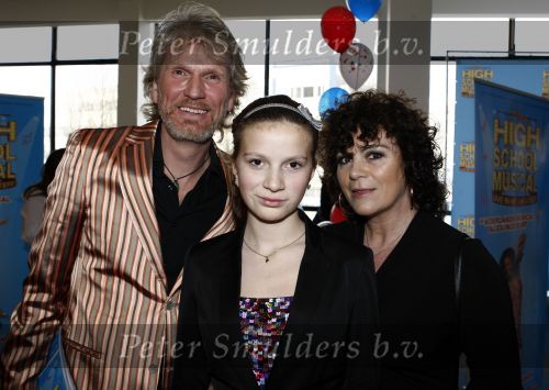 Tilburg 25 januari 2009
Premiere High school musical in schouwburg Tilburg. Henriette Tol met man en dochter
Peter Smulders bv