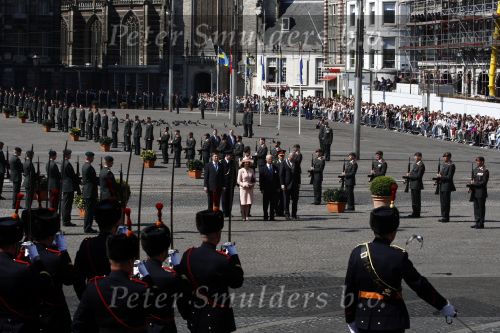 Amsterdam 21 april 2009
Koning Carl Gustav en Koningin Silvia van zweden leggen krans bij monument op de dam. Jan Peter balkenende en burgemeester Job Cohen zijn daar bij aanwezig.
Peter Smulders bv