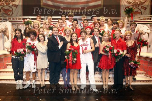 Tilburg 25 januari 2009
Premiere High school musical in de schouwburg van Tilburg met in de hoofdrollen Tommie Christiaan Nathalie v Gent Sarah Chronis Paul Boereboom Maickel Leijenhorst en Natalie la Rose.
Peter Smulders bv