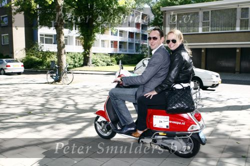 Amsterdam 12 mei 2009
Het blad Grazia organiseert samen met vespa scooters een leuke rally door amsterdam heen. Tobias Ebbinge en Hilmar Mulder
Peter Smulders bv