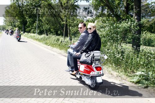 Amsterdam 12 mei 2009
Het blad Grazia organiseert samen met vespa scooters een leuke rally door amsterdam heen. Tobias Ebbinge en Hilmar Mulder
Peter Smulders bv