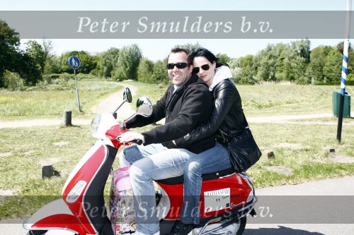 Amsterdam 12 mei 2009
Het blad Grazia organiseert samen met vespa scooters een leuke rally door amsterdam heen. Horrace Cohen met zijn vriendin
Peter Smulders bv