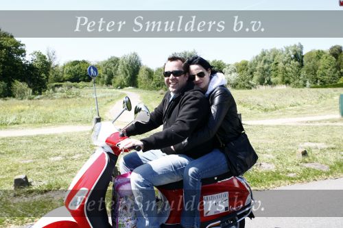 Amsterdam 12 mei 2009
Het blad Grazia organiseert samen met vespa scooters een leuke rally door amsterdam heen. Horrace Cohen met zijn vriendin
Peter Smulders bv