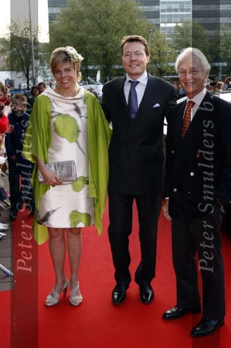 Utrecht 28 april 2009
Pieter v Vollenhoven viert zijn 70e verjaardag in het Beatrix theater in Utrecht. Prinses laurentien met prins Constantijn en Hugo Carlos de borbon parma
Peter Smulders bv