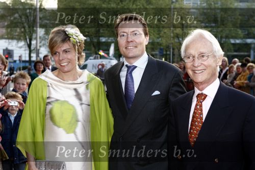 Utrecht 28 april 2009
Pieter v Vollenhoven viert zijn 70e verjaardag in het Beatrix theater in Utrecht. Prinses laurentien met prins Constantijn en Hugo Carlos de borbon parma
Peter Smulders bv