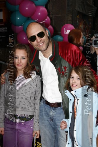 Amsterdam 4 april 2009
Premiere Limo in Tuschinski. Hugo Metsers jr met dochter en een vriendinnetje
Peter Smulders bv