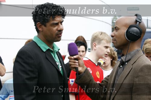 Amsterdam 7 juni 2008
Humberto Tan intervieuwt Frank Rijkaard bij nationale dag van ADHD op sportcomplex de toekomst van AJAX