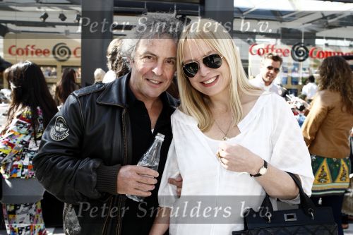 Amsterdam 12 mei 2009
Het blad Grazia organiseert samen met vespa scooters een leuke rally door amsterdam heen. Huub Stapel en Hilmar Mulder
Peter Smulders bv
