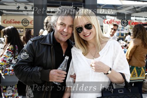 Amsterdam 12 mei 2009
Het blad Grazia organiseert samen met vespa scooters een leuke rally door amsterdam heen. Huub Stapel en Hilmar Mulder
Peter Smulders bv