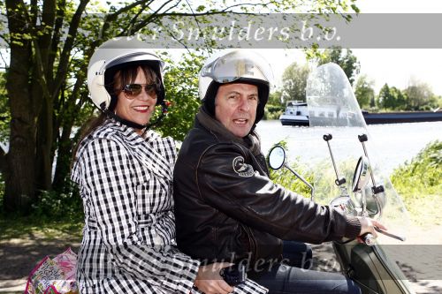 Amsterdam 12 mei 2009
Het blad Grazia organiseert samen met vespa scooters een leuke rally door amsterdam heen. Huub Stapel
Peter Smulders bv