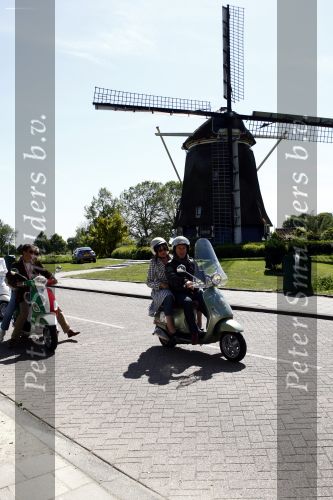 Amsterdam 12 mei 2009
Het blad Grazia organiseert samen met vespa scooters een leuke rally door amsterdam heen. Huub Stapel
Peter Smulders bv