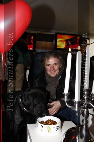 Diemen 14 februari 2009
Huub en resie Stapel en hun hond Nero doen mee met tocht voor het goede doel ivm honden in het Diemer Bos.
Peter Smulders bv