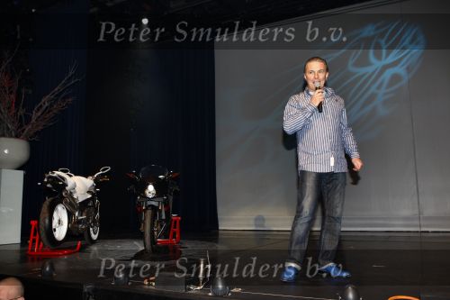 Hilversum 18 mei 2008
Huub Stapel presenteert  presentatie Magusta race team in studio 21. Gijsbert Spilt is teameigenaar en Jan Ypema direkteur van Magusta motors.
Peter Smulders bv