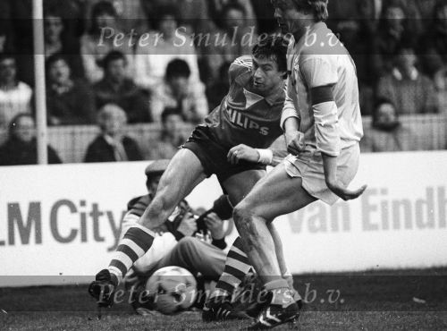 Eindhoven, 1979
PSV-AJAX
Huub Stevens in duel met Soren Lerby
