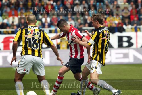Ferd van Odenhoven
Arnhem, 20 April 2008 Kompetitiewedstrijd Vitesse-PSV, eindstand 0-1 Seizoen 2007/2008
PSV Landskampioen
Ibrahim Afellay in duel met Jasar Takak en Remco v d Schaaf