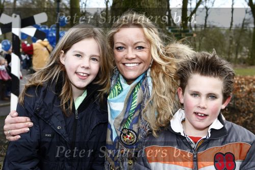 Kaatsheuvel 29 maart 2009
15 jarig bestaan van Princess in de efteling. Inge de Bruijn met neefje en nichtje
Peter Smulders bv