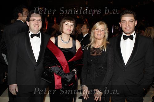 Amsterdam 6 december 2007
Miljonairsfair 2007 in de rai te amsterdam. Vip avond. Ingeborg Dubbelboer met man Rogier en vrienden
