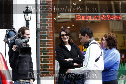 Amsterdam 15 april 2008
Irene v d Laar met cameraploeg op de cornelis schuytstraat.
Peter Smulders bv