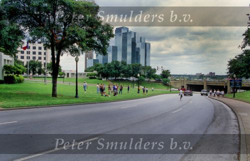 Elm Street in Dallas waar John F Kennedy werd verwmoord op 22 November 1963 door waarschijnlijk Le Harvey Oswald
JF Kennedy