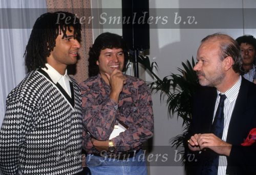 Amsterdam,  Ruud Gullit met Hugo Camps en Telegraaf verslaggever Jaap de Groot, die momenteel een relatie heeft met Yvonne v Gennip en 1992/1993 met oud Olympische Kampioen Ellen v Lange