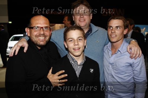 Amsterdam 31 maart 2009
Openingsavond van de auto Rai. Jaap v Zweeden met zijn zoons en Robbie Hoffman
Peter Smulders bv