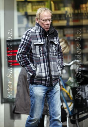 Amsterdam 14 december 2009
Jack Spijkerman sterk vermagerd na 2 ziekenhuis opnames en operaties aan het wandelen.
Peter Smulders bv