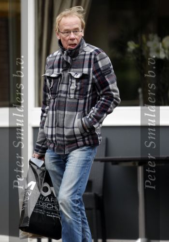 Amsterdam 14 december 2009
Jack Spijkerman sterk vermagerd na 2 ziekenhuis opnames en operaties aan het wandelen.
Peter Smulders bv