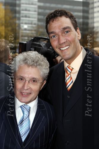 Utrecht 4 november 2007
premiere Andre v Duin Revue in het beatrix theater. jacques d Ancona met vriend Hans Langhout