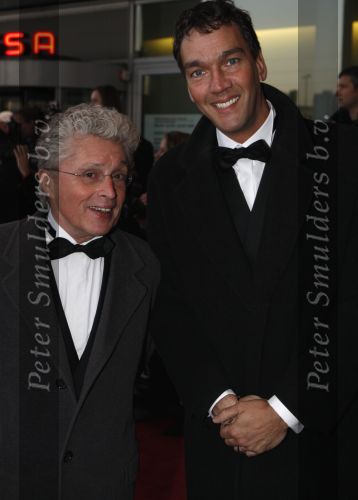 Rotterdam 16 december 2007
premiere Evita in het nieuwe Luxor theater. jacques d Ancona met vreind Hans
