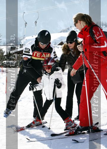 Fiss 15 februari 2009
Ruud Gullit met Joelle en Maxim op wintersport. Ook Marco Borsato en Leontien en Luca Jada en Senna zijn op skivakantie.
Peter Smulders bv