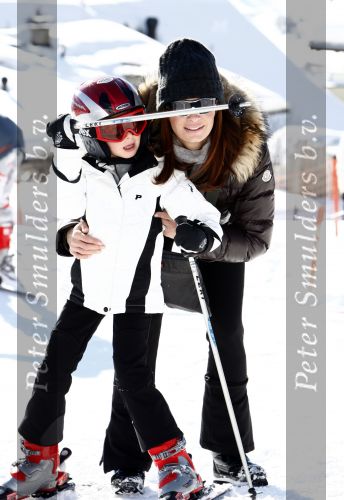 Fiss 15 februari 2009
Ruud Gullit met Joelle en Maxim op wintersport. Ook Marco Borsato en Leontien en Luca Jada en Senna zijn op skivakantie.
Peter Smulders bv