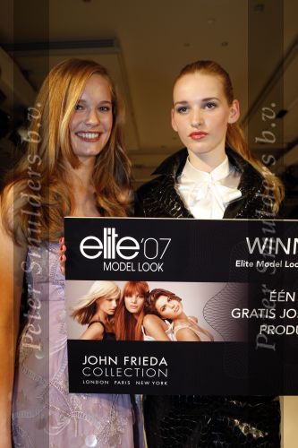 Amsterdam 21 oktober 2007
Finale model  elite in het hilton. Sofie Oosterwaal (l) en winnares Jaimy Visscher
Peter Smulders bv