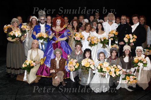 Rotterdam 20 april 2008
Premiere Les Miserables in het nieuwe luxor . carlo Boszhard Nurlaila Jamai Loman Suzan Seegers Celine Purcell Freek Bartels en Rene v Kooten
Peter Smulders bv