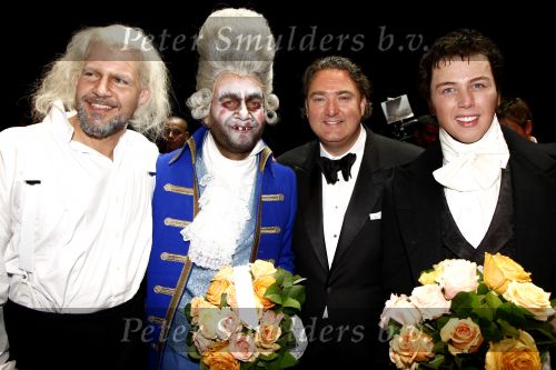 Rotterdam 20 april 2008
Premiere Les Miserables in het nieuwe luxor .Rene v Kooten Jamai Looman Carlo Boszhard en Erwin v Lambaart
Peter Smulders bv
