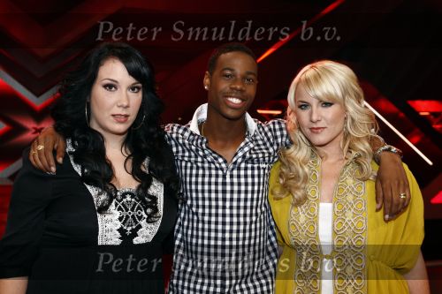 Hilversum 4 mei 2009
De 3 finalisten van x factor Lisa Rachel en Jamal met hun coaches Stacey Rookhuizen en Angela Groothuizen.
Peter Smulders bv
