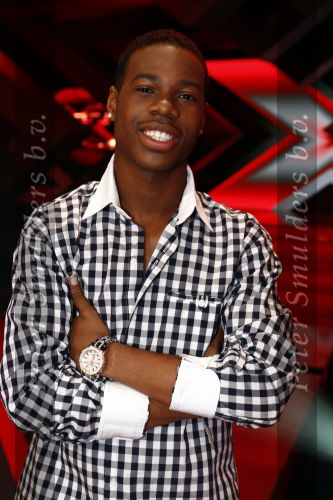 Hilversum 4 mei 2009
De 3 finalisten van x factor Lisa Rachel en Jamal met hun coaches Stacey Rookhuizen en Angela Groothuizen.
Peter Smulders bv
