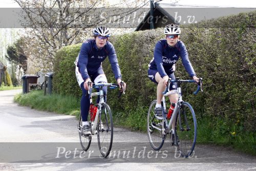 Weesp 27 april 2008
Jan Bos en zijn vriendin aan het trainen met de wielrenfiets.
Peter Smulders bv