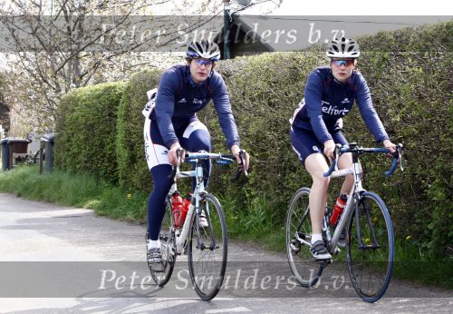 Weesp 27 april 2008
Jan Bos en zijn vriendin aan het trainen met de wielrenfiets.
Peter Smulders bv