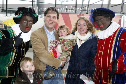 Rotterdam 25 november 2007
Premiere Feest van sinterklaas in ahoy. Jan Dirk Vis met vrouw en kinderen
