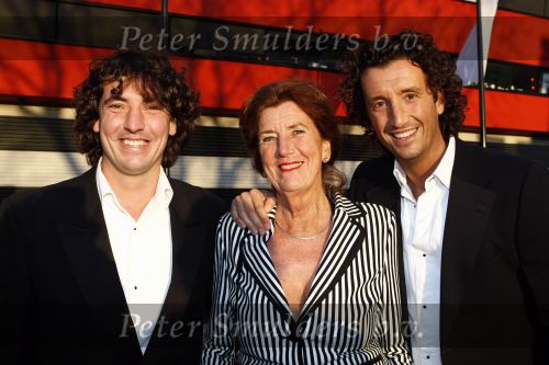 Hilversum 20 maart 2009
Schaatsgala bij studio 21. Jan Joost van Gangelen met broer en moeder
Peter Smulders bv