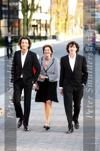 Hilversum 20 maart 2009
Schaatsgala bij studio 21. Jan Joost van Gangelen met broer en moeder
Peter Smulders bv