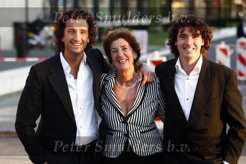 Hilversum 20 maart 2009
Schaatsgala bij studio 21. Jan Joost van Gangelen met broer en moeder
Peter Smulders bv