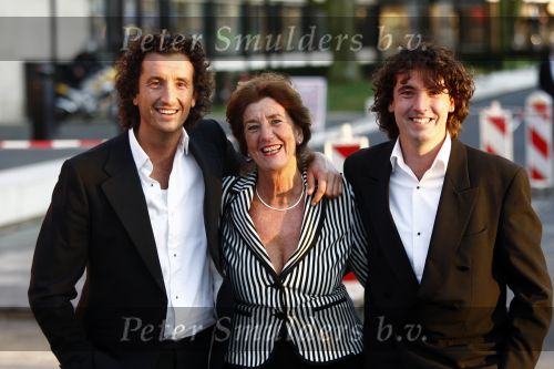 Hilversum 20 maart 2009
Schaatsgala bij studio 21. Jan Joost van Gangelen met broer en moeder
Peter Smulders bv