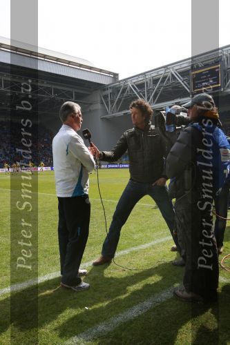 Arnhem, 20 April 2008 Kompetitiewedstrijd Vitesse-PSV, eindstand 0-1 Seizoen 2007/2008
PSV Landskampioen 
TV verslaggever Jan Joost v Gangelen intervieuwt PSV trainer Sef Vergoossen voor aan vang van de wedstrijd voor RTL