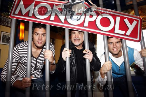 Volendam 22 januari 2008
Nick en Simon Jan Keizer en George Baker promoten dat de plaats volendam op een nieuw monopoly spel komt.