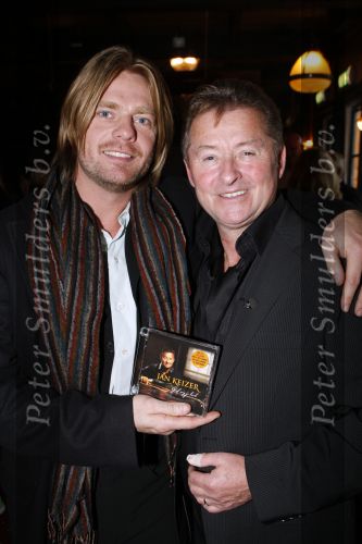 Volendam 25 oktober 2007
Presentatie cd Jan Keizer bij smit Dokkum. Jan met Kristof , man van Robert Long